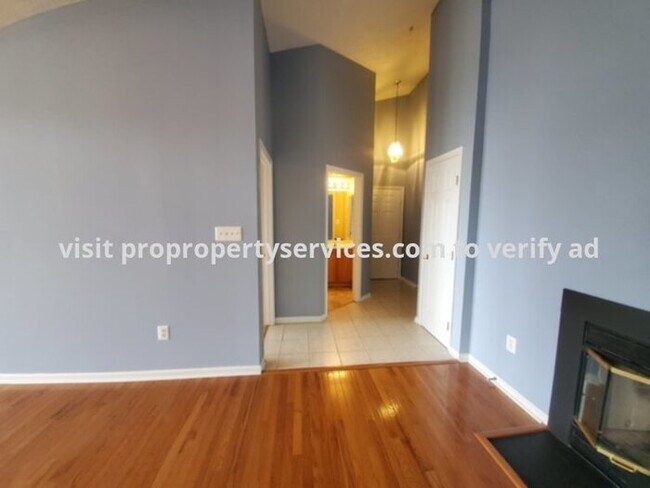 Foto del edificio - Beautiful Top Floor Garden Condo In Frederick