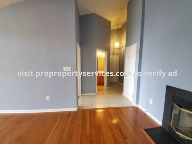 Building Photo - Beautiful Top Floor Garden Condo In Frederick