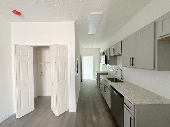 Interior Photo - Waldron - 221