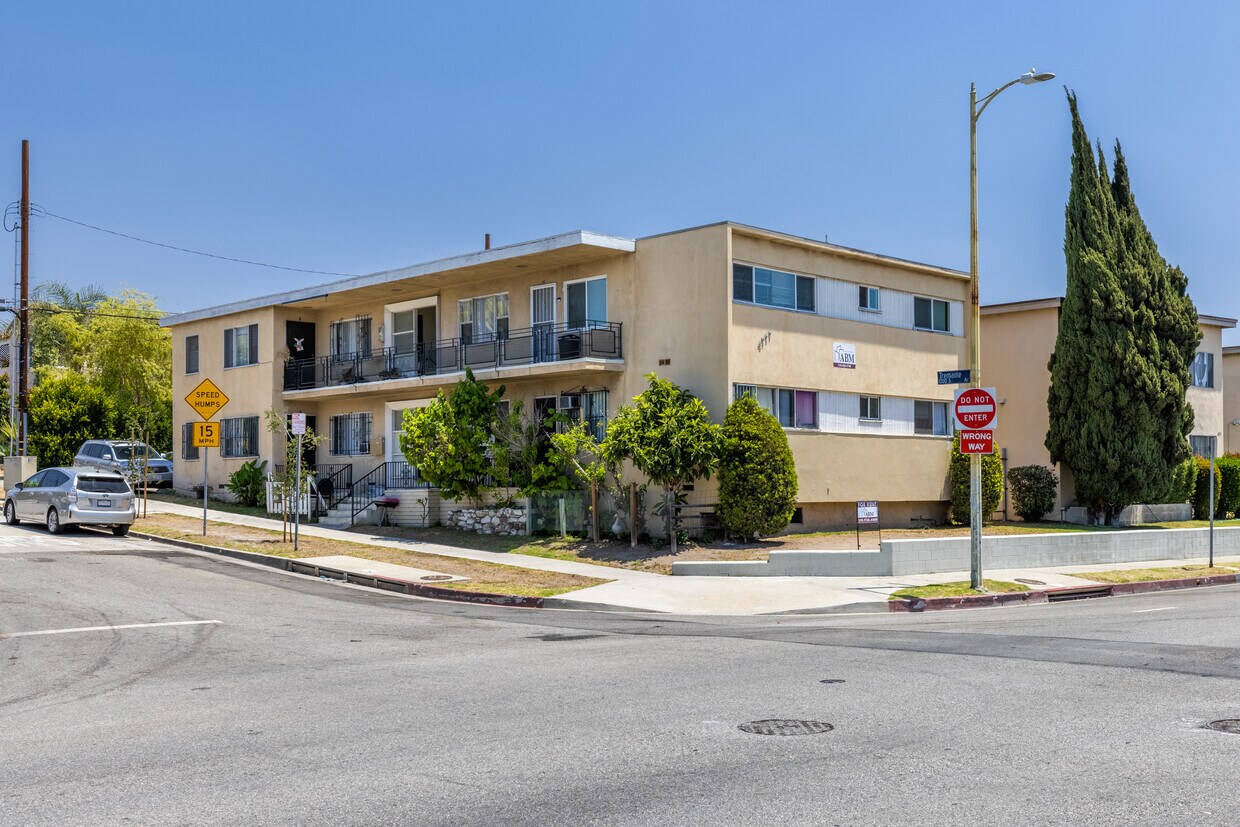 Primary Photo - 4777 San Vicente Blvd