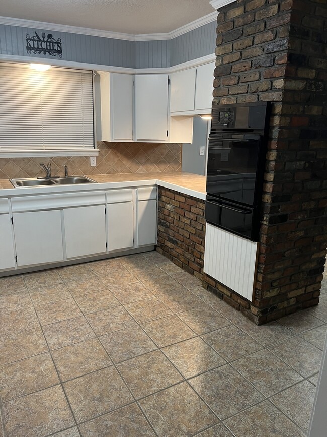 Building Photo - 2501 Havard Rd