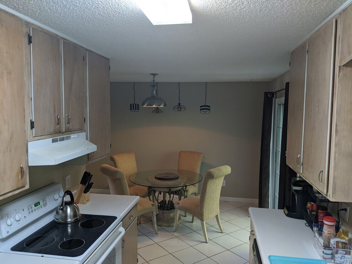 Primary Photo - Adorable Two Bedroom, Townhouse....$1,250....