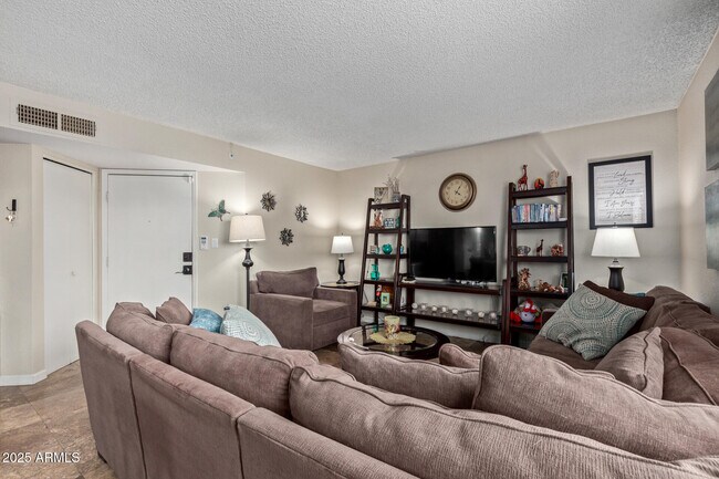 Foto del edificio - 8155 E Roosevelt St