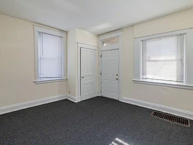 Building Photo - 2318 Chickasaw St