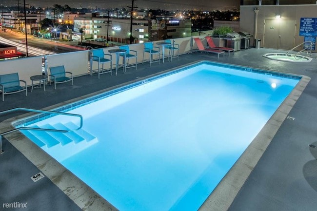 Foto del edificio - 5251 Vineland Ave