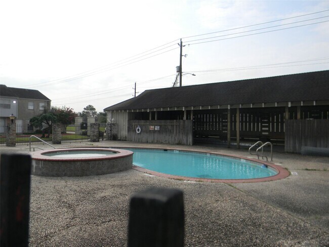 Foto del edificio - 9200 W Bellfort Ave