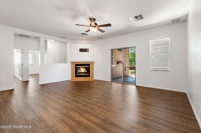 Building Photo - 1531 Essex Way
