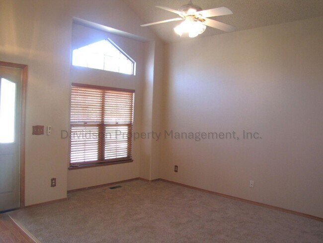 Foto del edificio - Spacious 4 Bedroom House in Northeast Colorado Springs