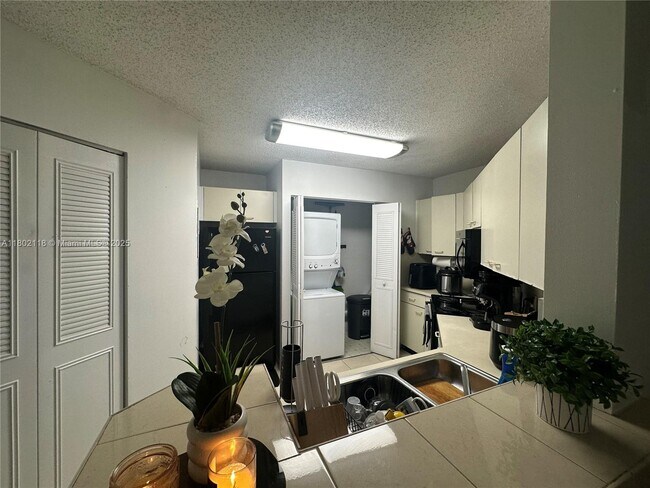 Foto del edificio - 6280 NW 186th St