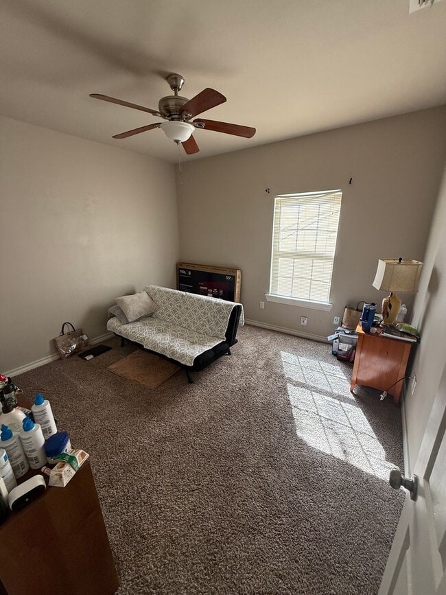 Building Photo - 2 bedroom 2 bath in Prime location!