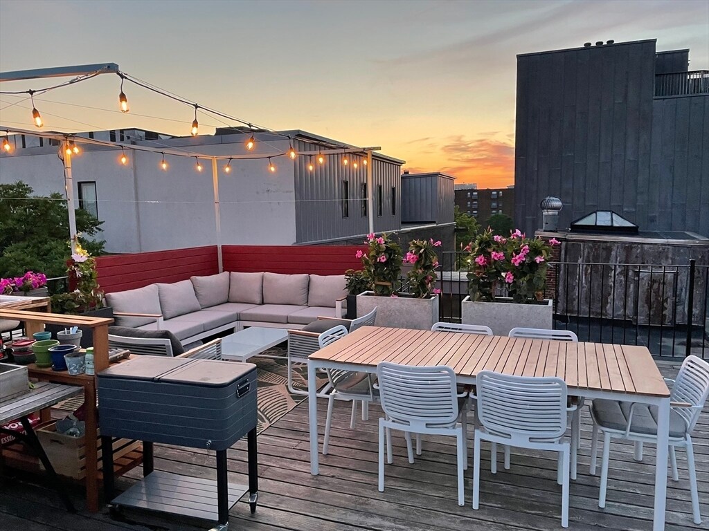 Foto principal - 877 Harrison Ave