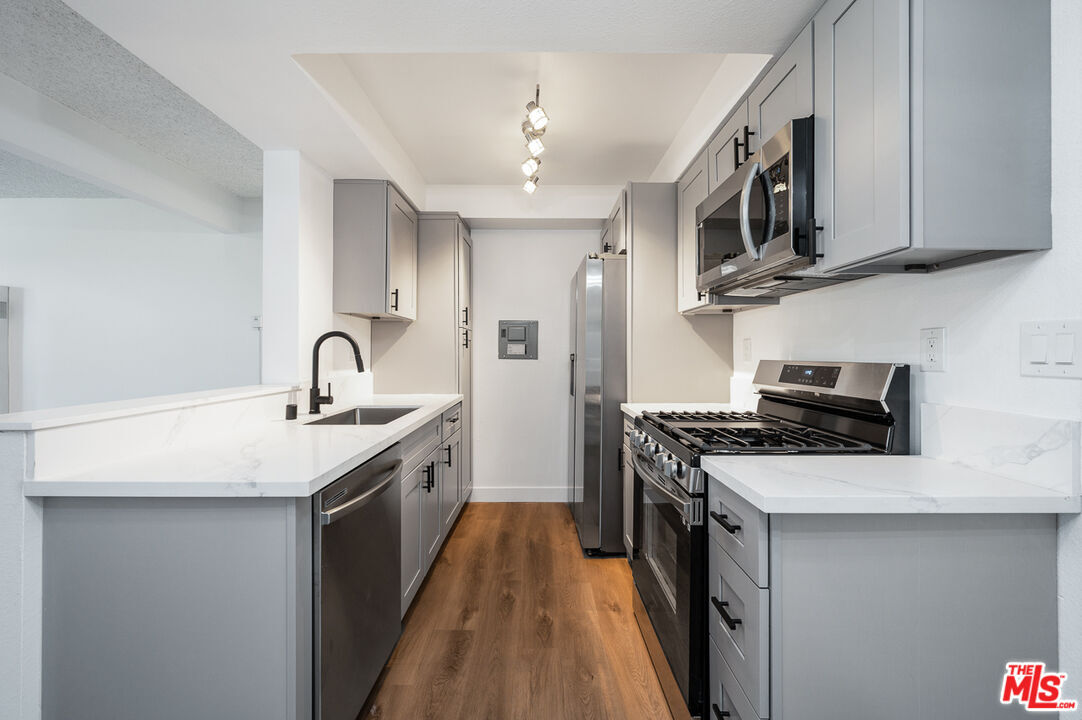 Foto principal - 5700 Ackerfield Ave