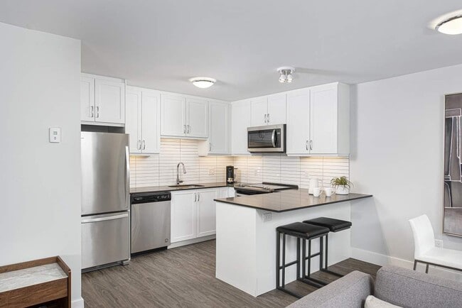 Building Photo - 77 Parkwoods Village Drive