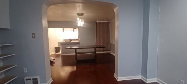 Photo - 1549 Levick St Apartment