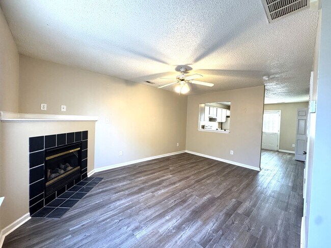 Foto del edificio - Minutes to Camp Lejeune! Pets with Owner Approval!