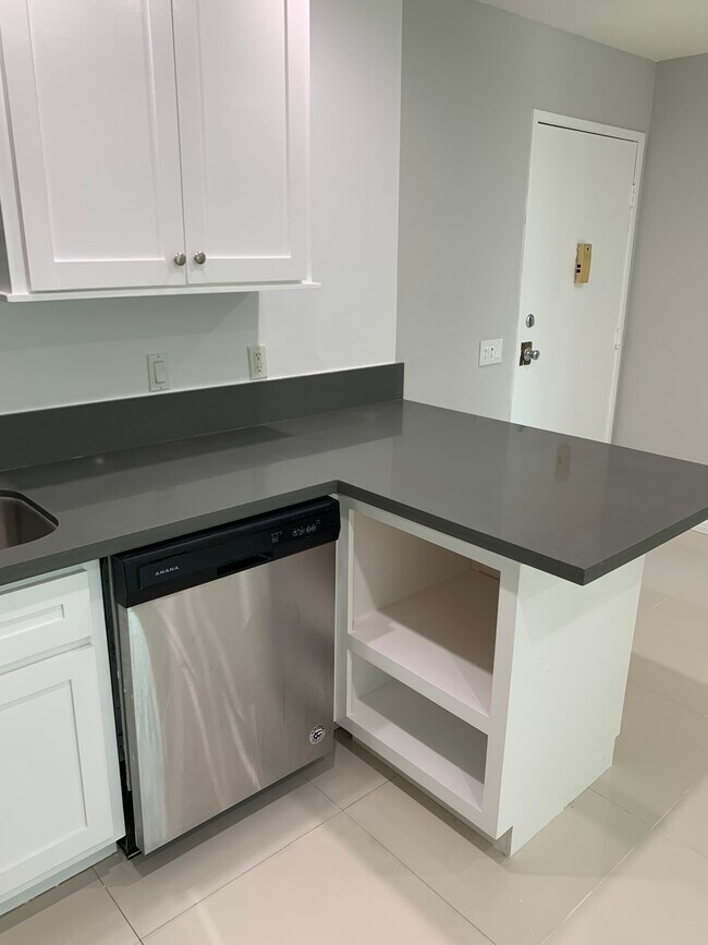 Foto del edificio - 3540 Fletcher Dr