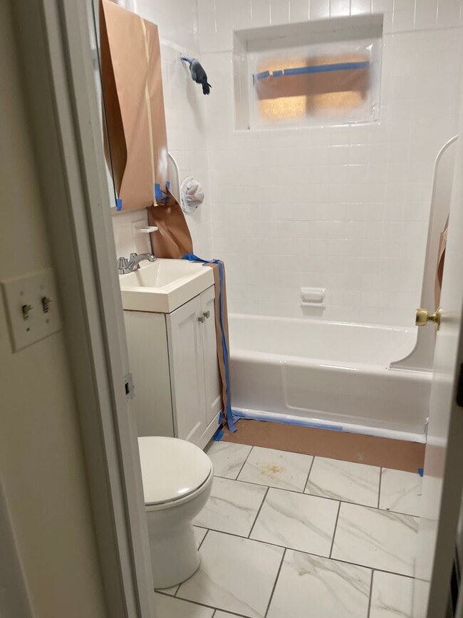 Building Photo - Spacious and modern 1 bed D=First Floor, C...