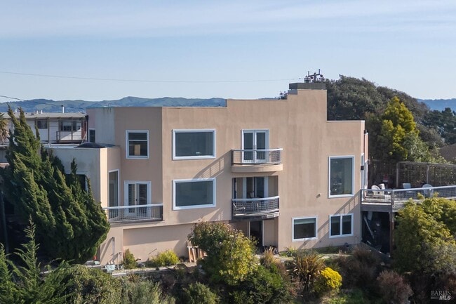 Building Photo - 245 Water St