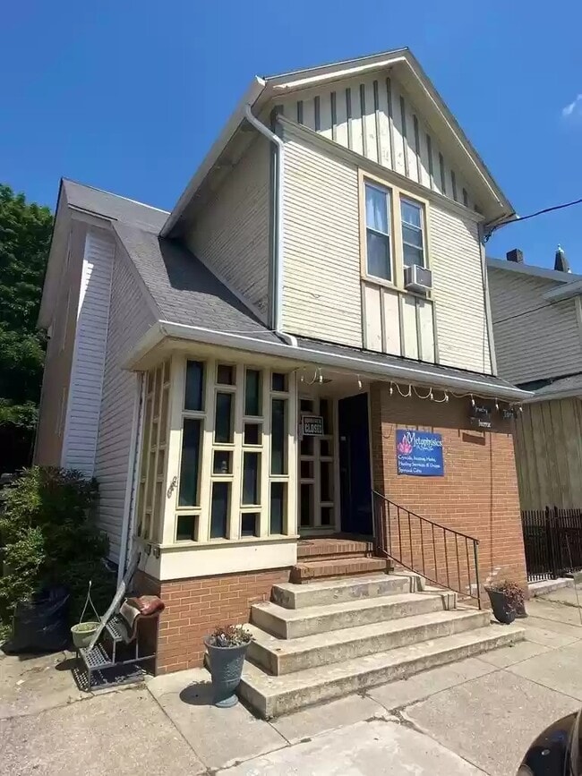 Building Photo - 5 E 3rd St