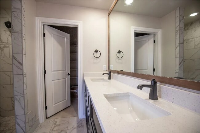 Building Photo - 1621 NE 33rd St