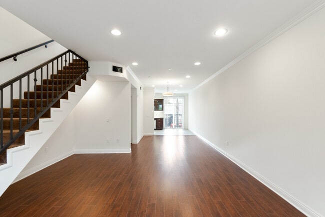 Building Photo - 1409 S Beverly Dr