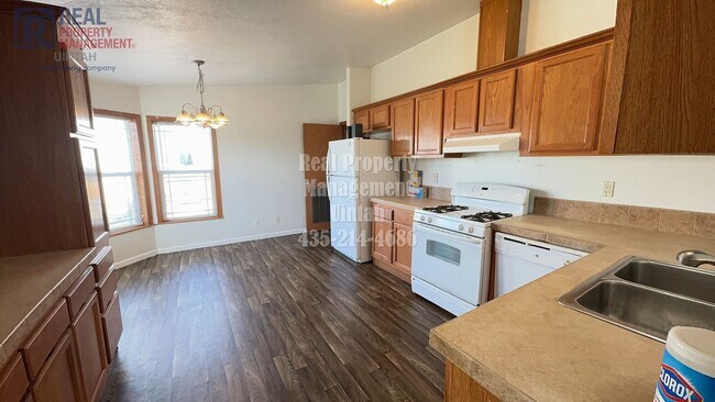 Building Photo - 3 Bedroom 2-bathroom home