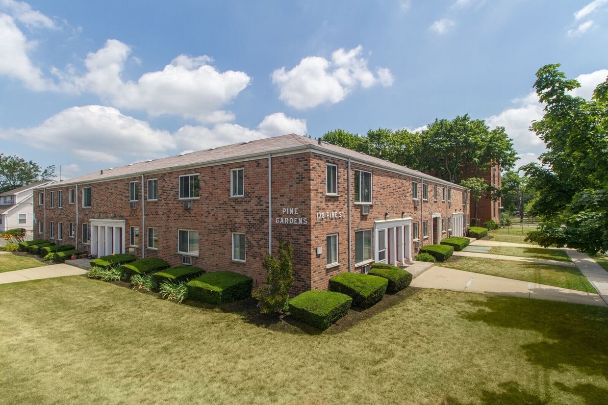 Pine Gardens Apartments Freeport, NY