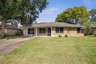 Building Photo - 2106 Stonecrest Dr