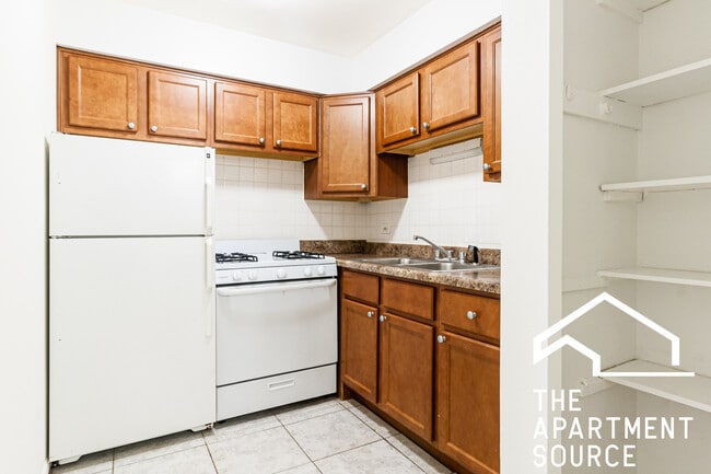 Photo - 540 W Roscoe St Apartment