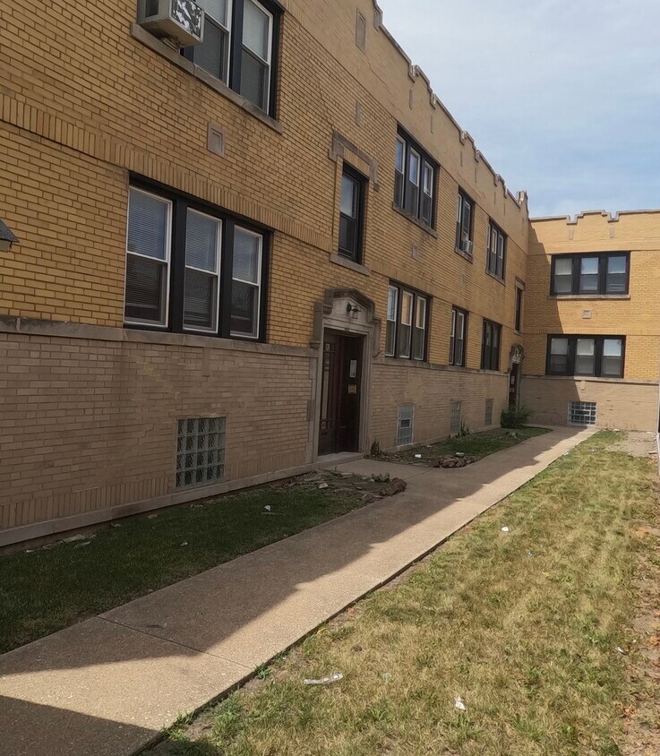 Foto principal - 1206 N Laramie Ave