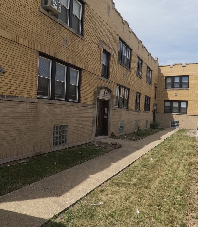 Building Photo - 1206 N Laramie Ave