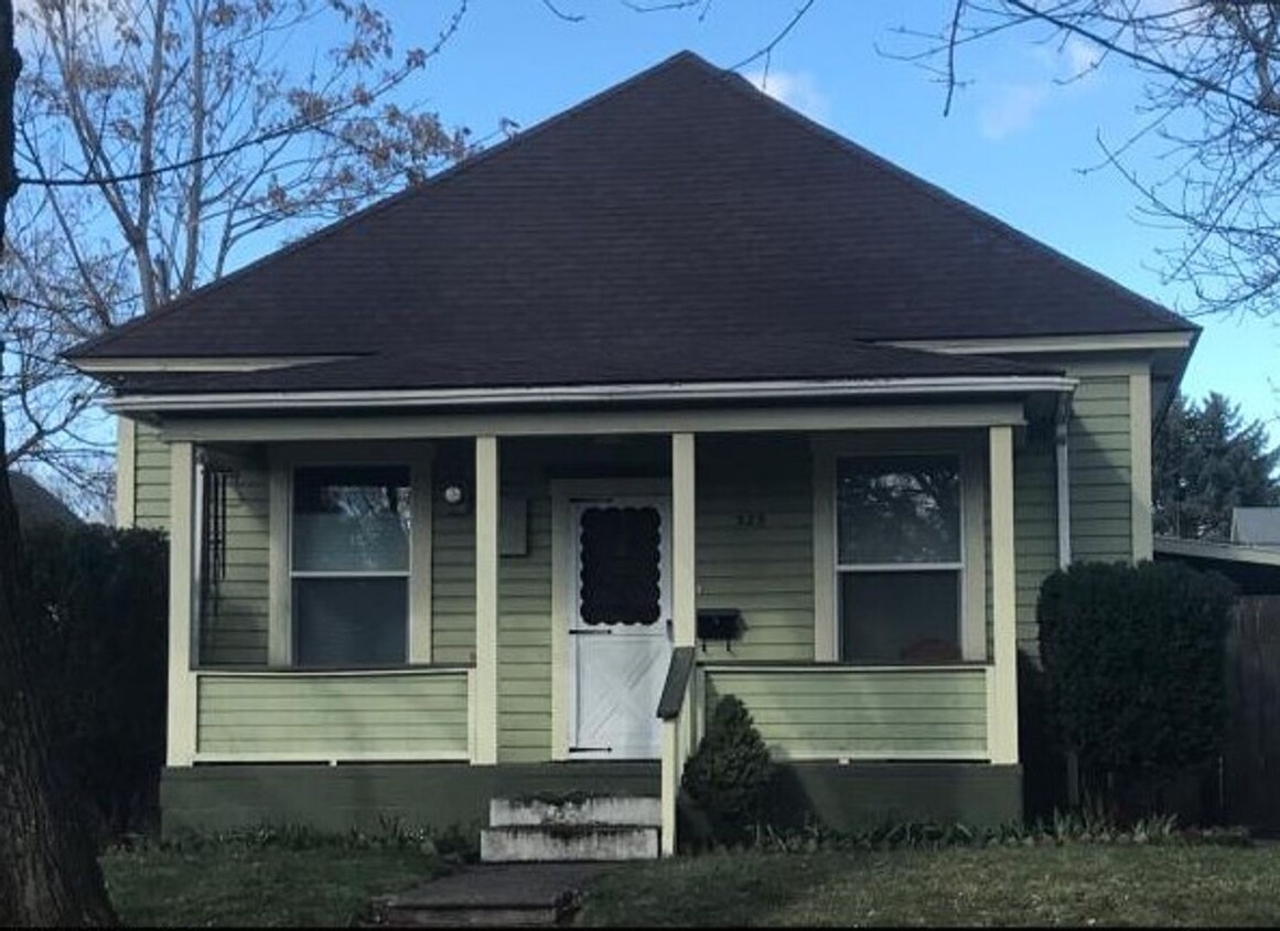 Primary Photo - Two Bedroom, One Bathroom House with Fence...