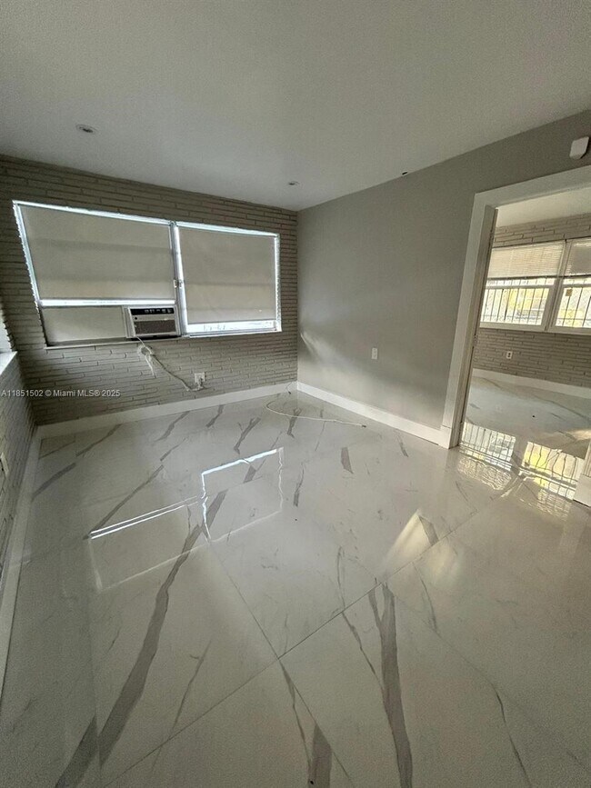 Foto del edificio - 2071 NE 167th St