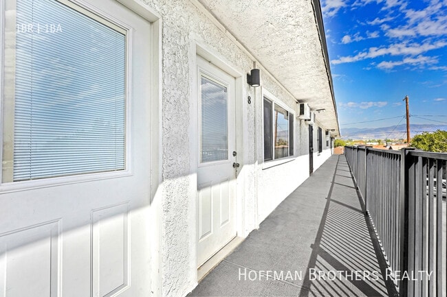 Foto del edificio - 10026 San Fernando Rd