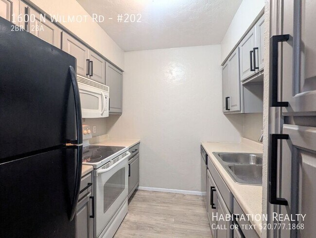 Foto del edificio - 1600 N Wilmot Rd