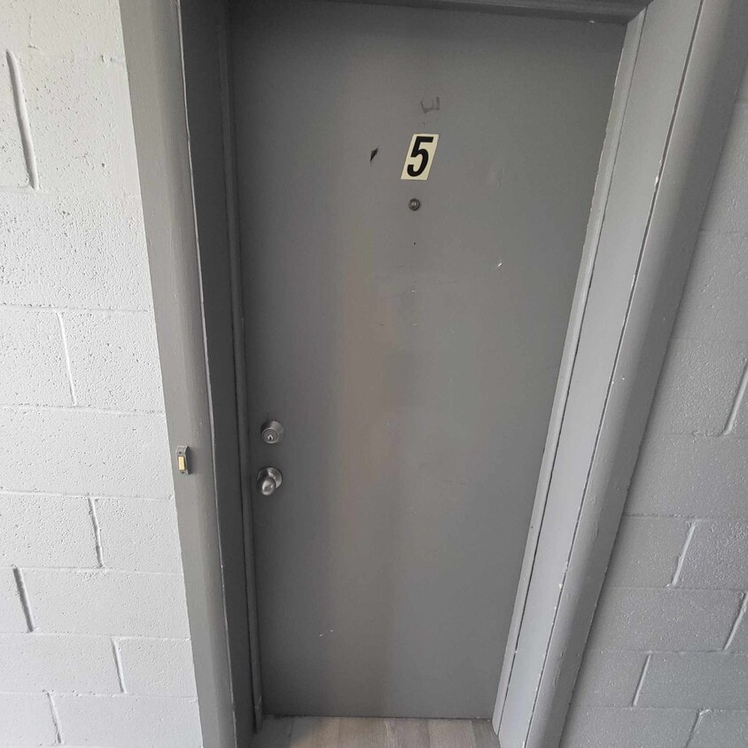 Primary Photo - 427 High St