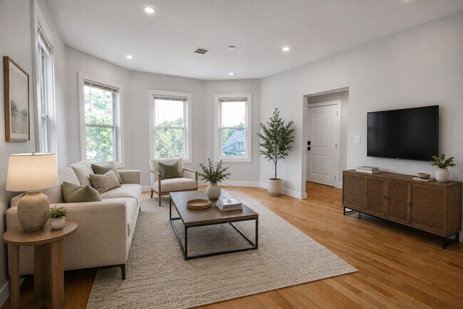 Building Photo - 9 Wenham St