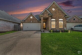 Building Photo - 12107 Lakewood Villa Dr