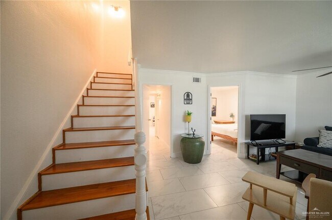 Foto del edificio - 39 Los Amigos Dr