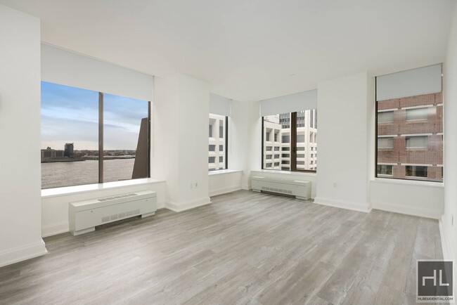 Building Photo - HANOVER SQUARE