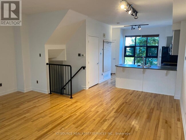 Building Photo - 154 Spruce St