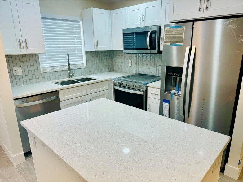 Foto principal - 805 W Oakland Park Blvd