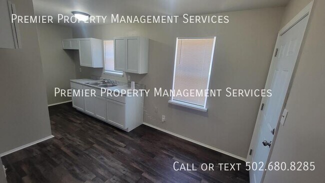 Foto del edificio - 6603 Strawberry Ln