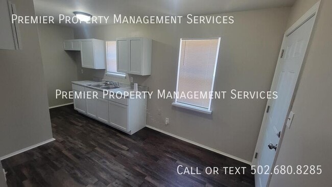 Foto del edificio - 6603 Strawberry Ln