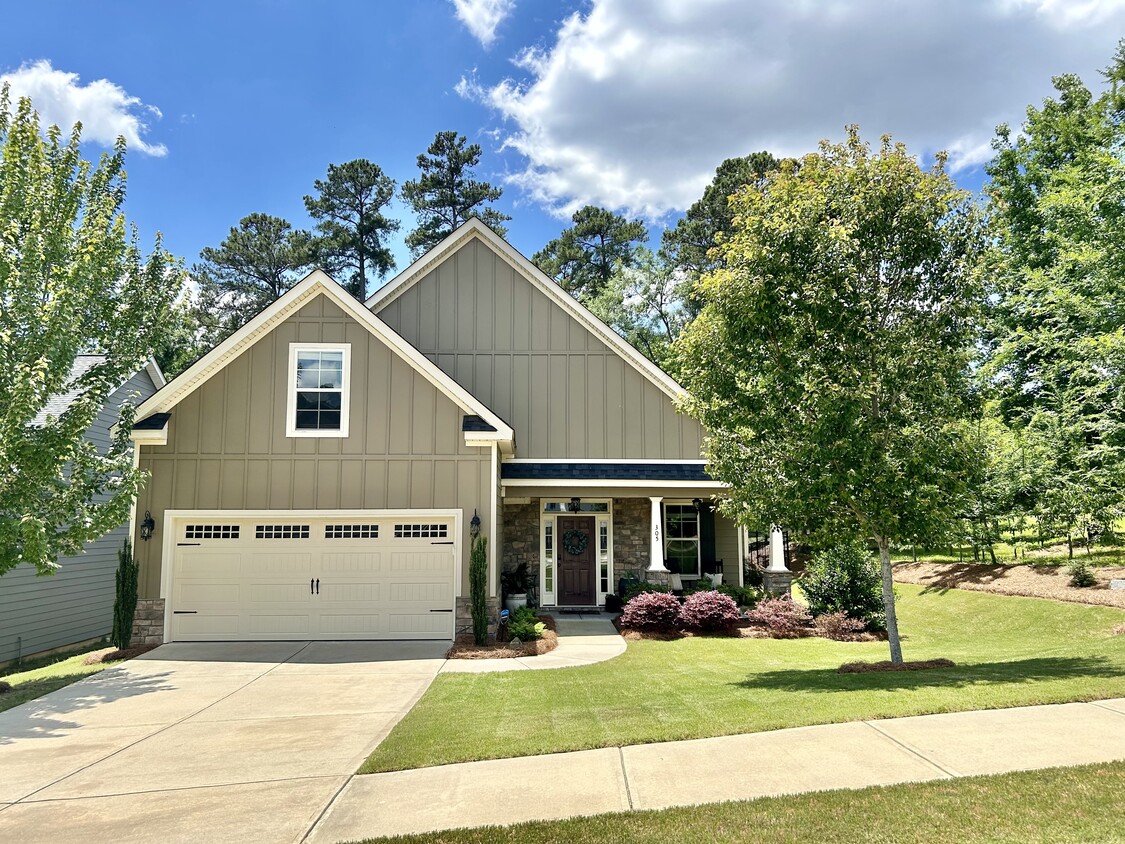 Primary Photo - 305 Colonnades Dr