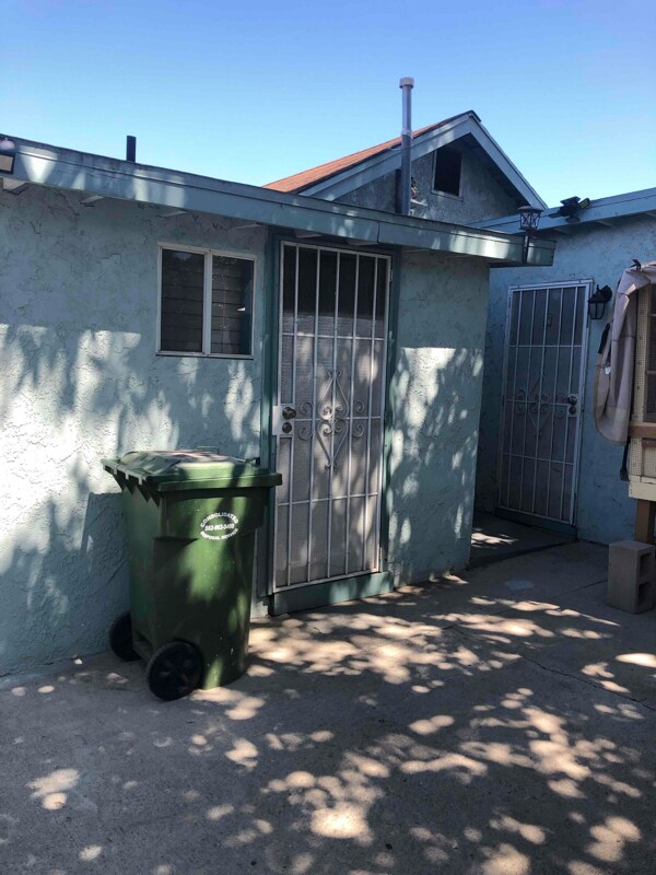 Foto del edificio - 1021 S Downey Rd