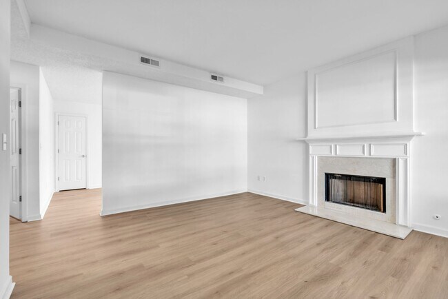Foto del edificio - 102 Glenlea Ln
