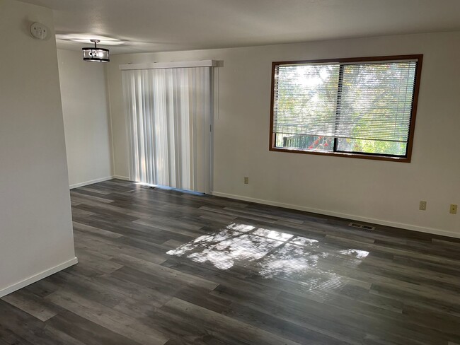 Building Photo - Kim (1025 SW Kaleeton Loop)