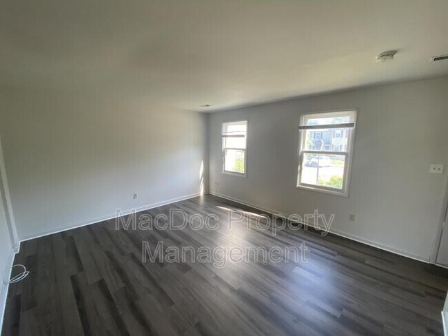 Building Photo - 5223 Magnolia Pl