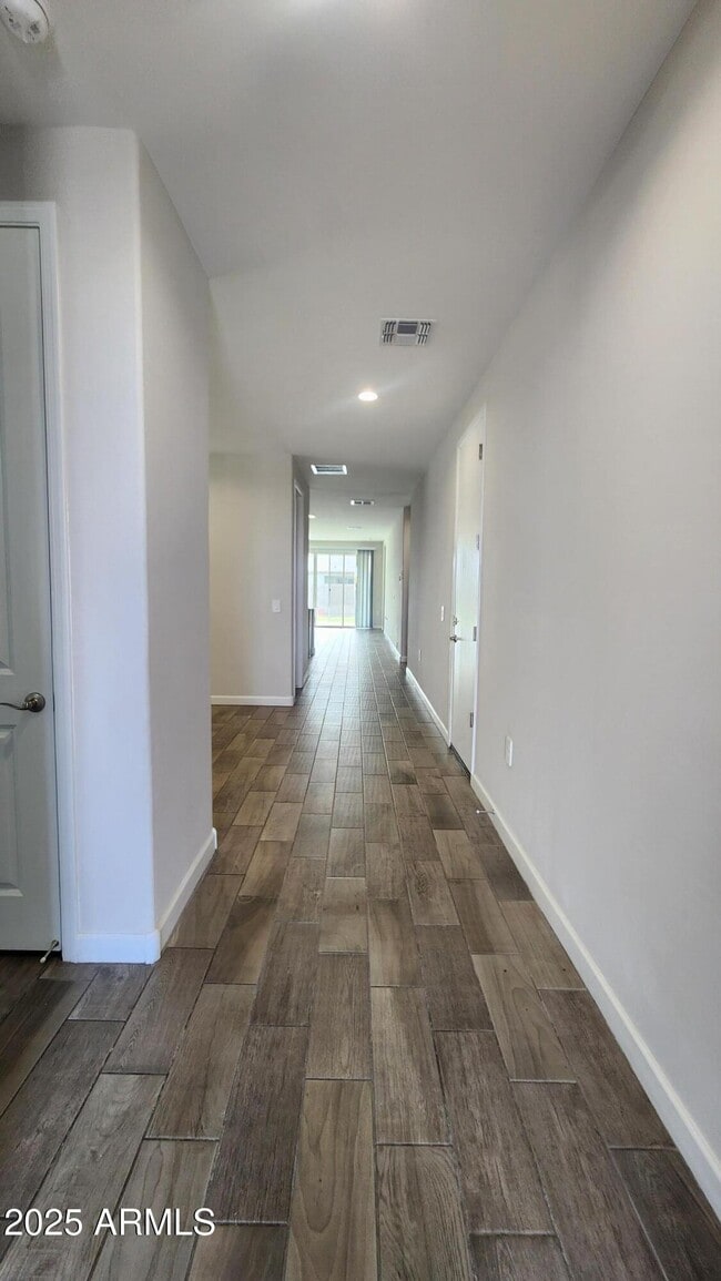 Foto del edificio - 37845 W Santa Barbara Ave